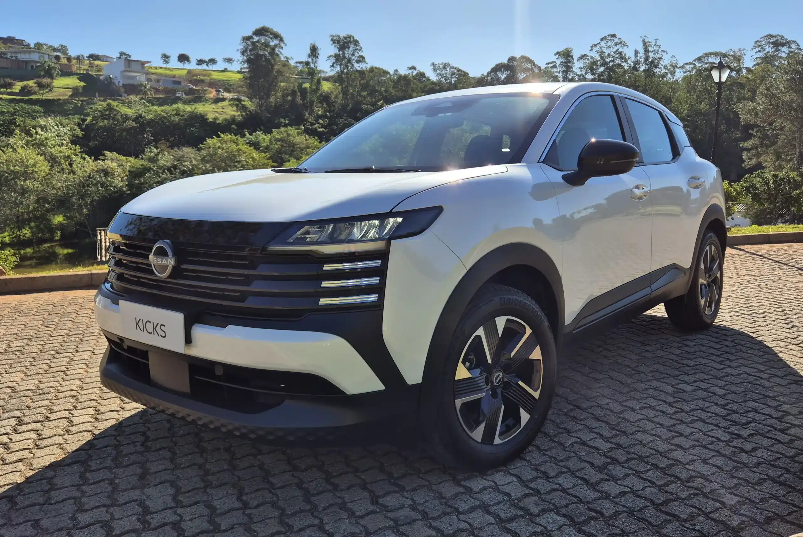 Nissan Kicks Branca nova 2026 assinatura